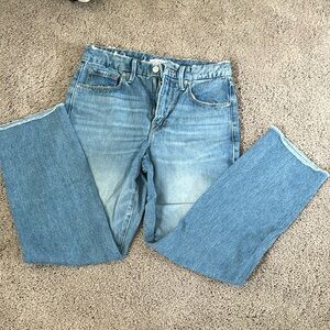 Good American straight leg Jeans with raw hem! Never worn! So stretchy and comfy
